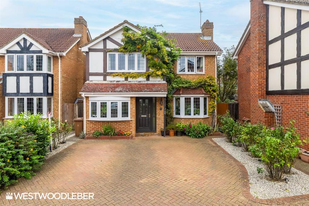 Kingfisher Close, Ware SG12 4 bed detached house for sale £650,000