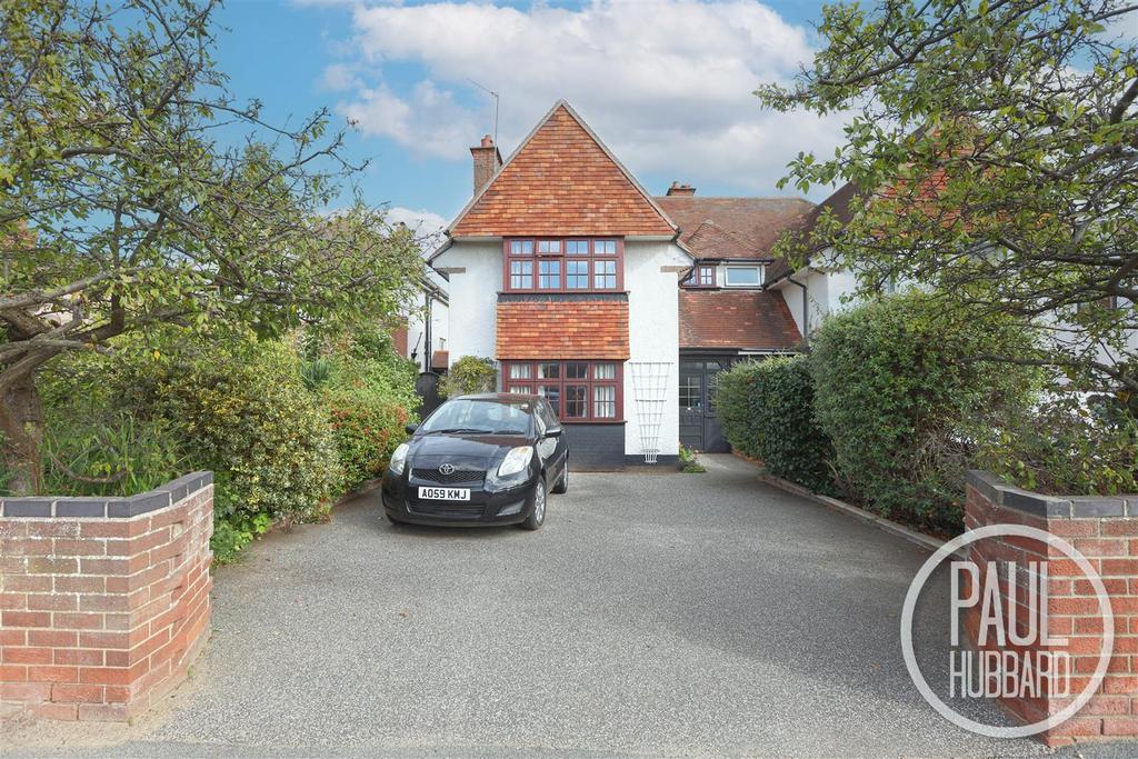Yarmouth Road, Lowestoft, NR32 3 bed semidetached house for sale £