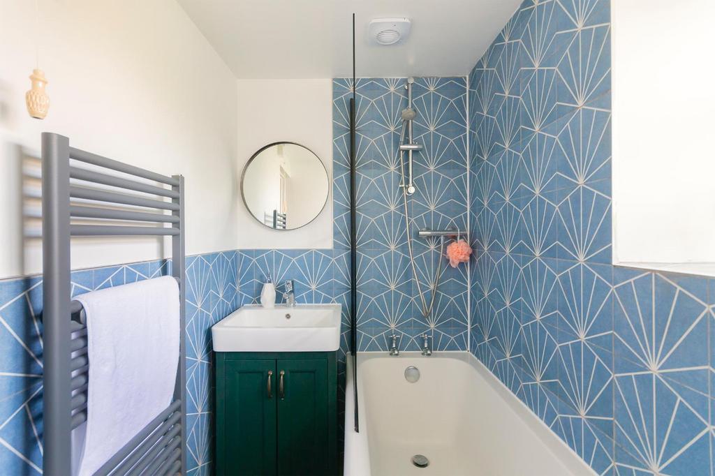 DAOREUVELLEB72 - Bathroom C.jpg