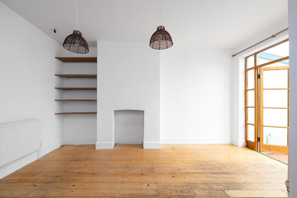 6, Essery Road5.jpg