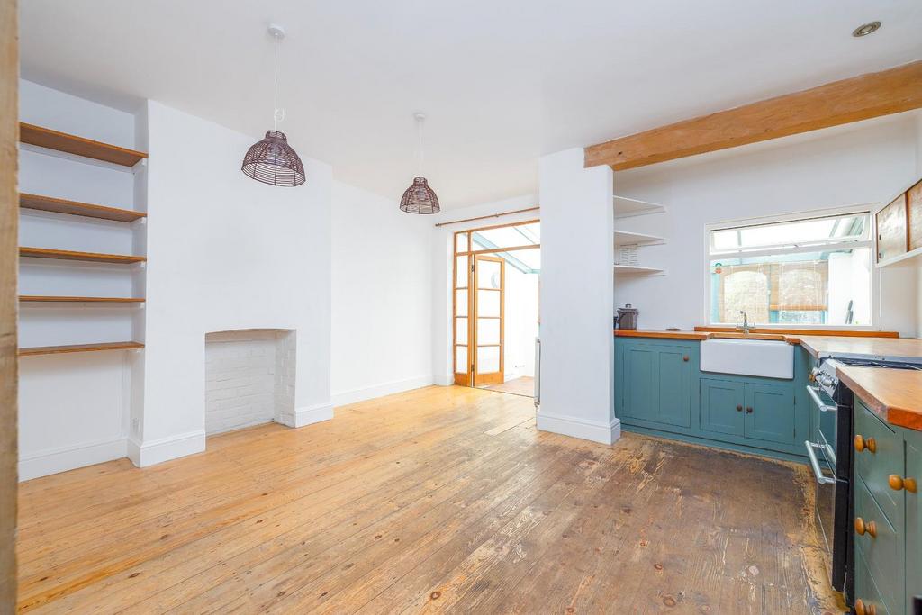 6, Essery Road4.jpg