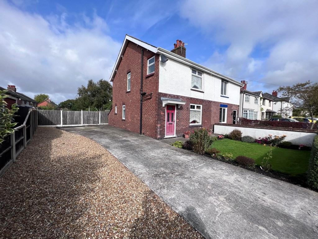 Kearsley Avenue, Tarleton, Preston, PR4 3 bed semidetached house for