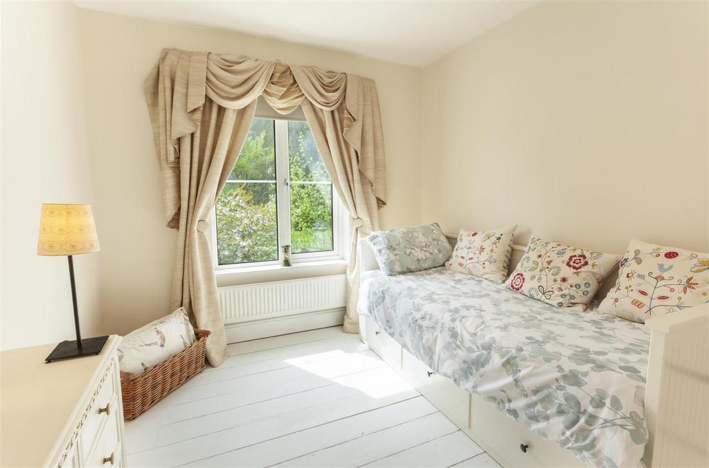 2nd bedroom .jpg