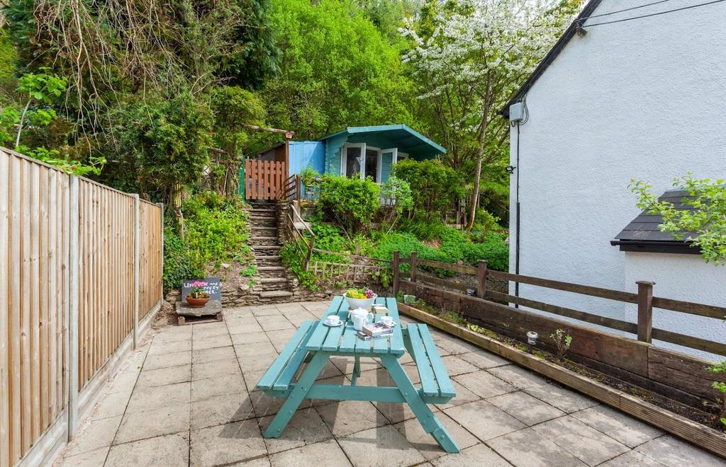 Garden bench.jpg