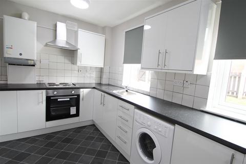 4 bedroom apartment to rent, Westfield Court, Westfield Road, Hyde Park, Leeds, LS3 1DL