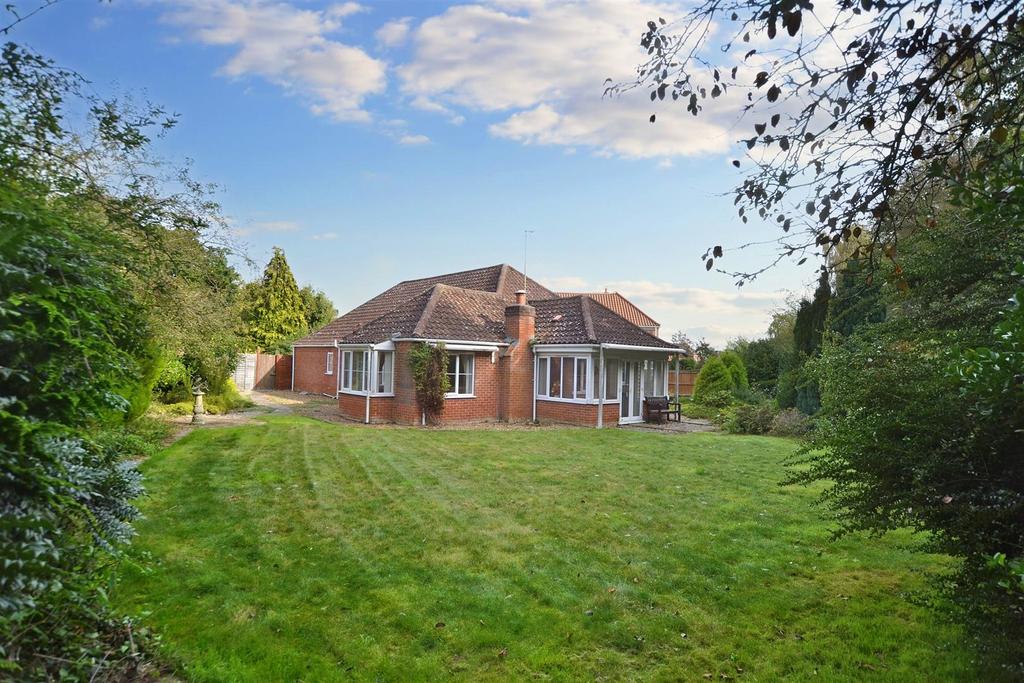 Charles Ewing Close, Aylsham 3 bed detached bungalow for sale £550,000
