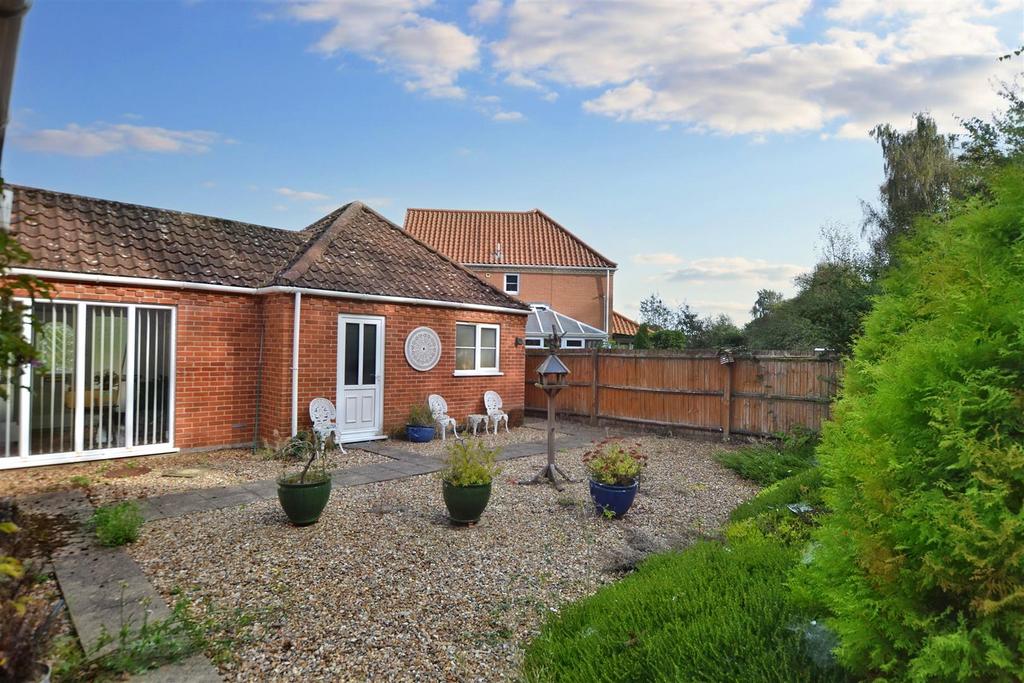 Charles Ewing Close, Aylsham 3 bed detached bungalow for sale £550,000
