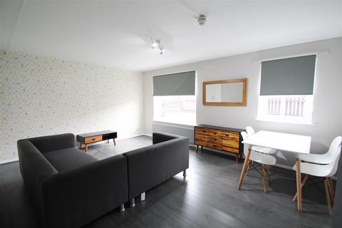 4 bedroom apartment to rent, Westfield Court, Hyde Park, Leeds, LS6 1DL
