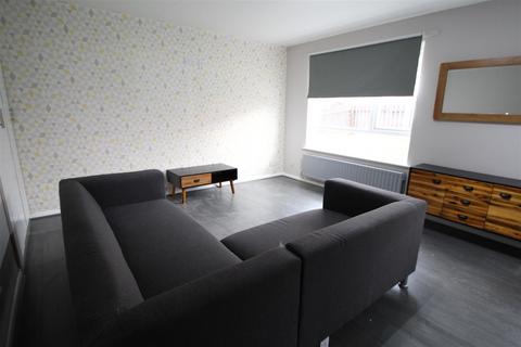 4 bedroom apartment to rent, Westfield Court, Hyde Park, Leeds, LS6 1DL
