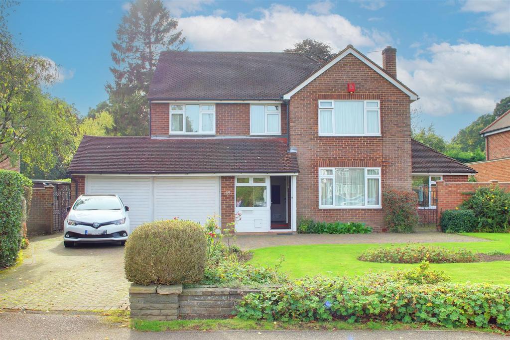 Pine Grove, Brookmans Park AL9 4 bed detached house for sale £1,495,000