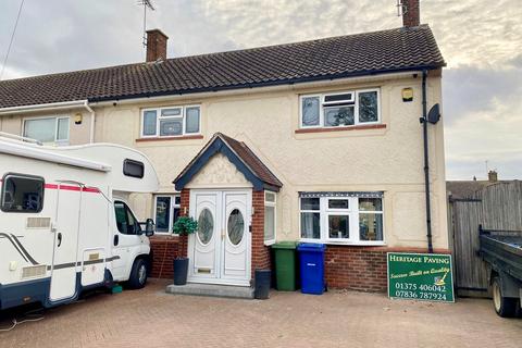 Stanford le Hope - 4 bedroom end of terrace house for sale