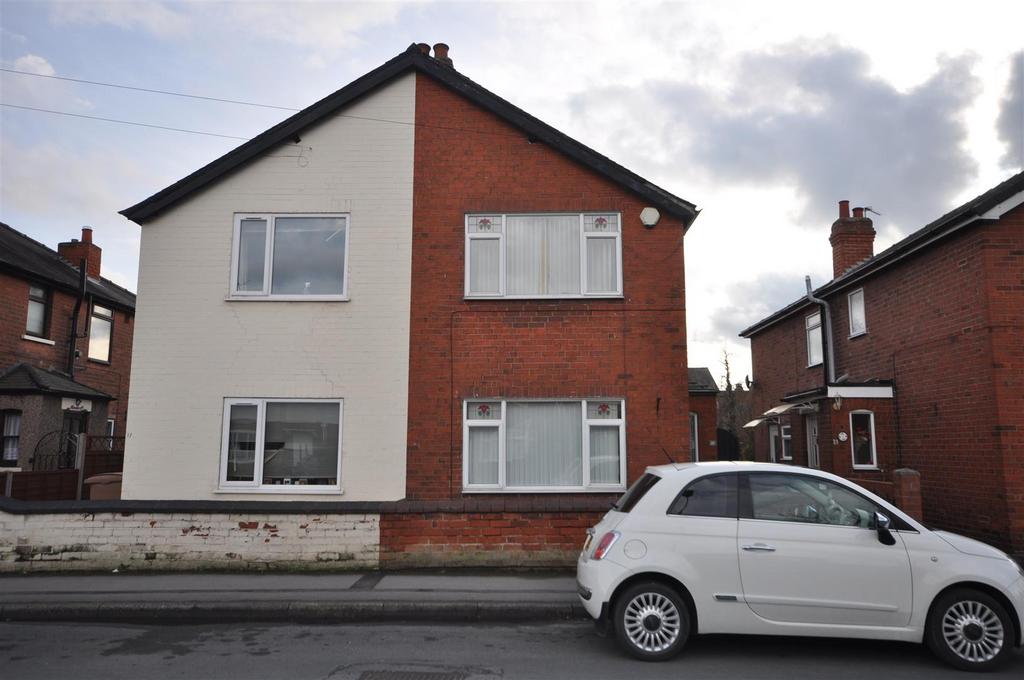 Western Road, Goole 3 bed semidetached house to rent £695 pcm (£160 pw)