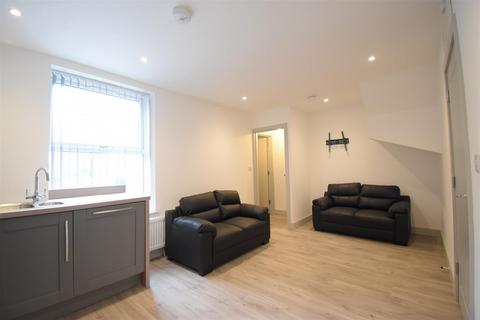 4 bedroom terraced house to rent, Heeley Road, Birmingham B29
