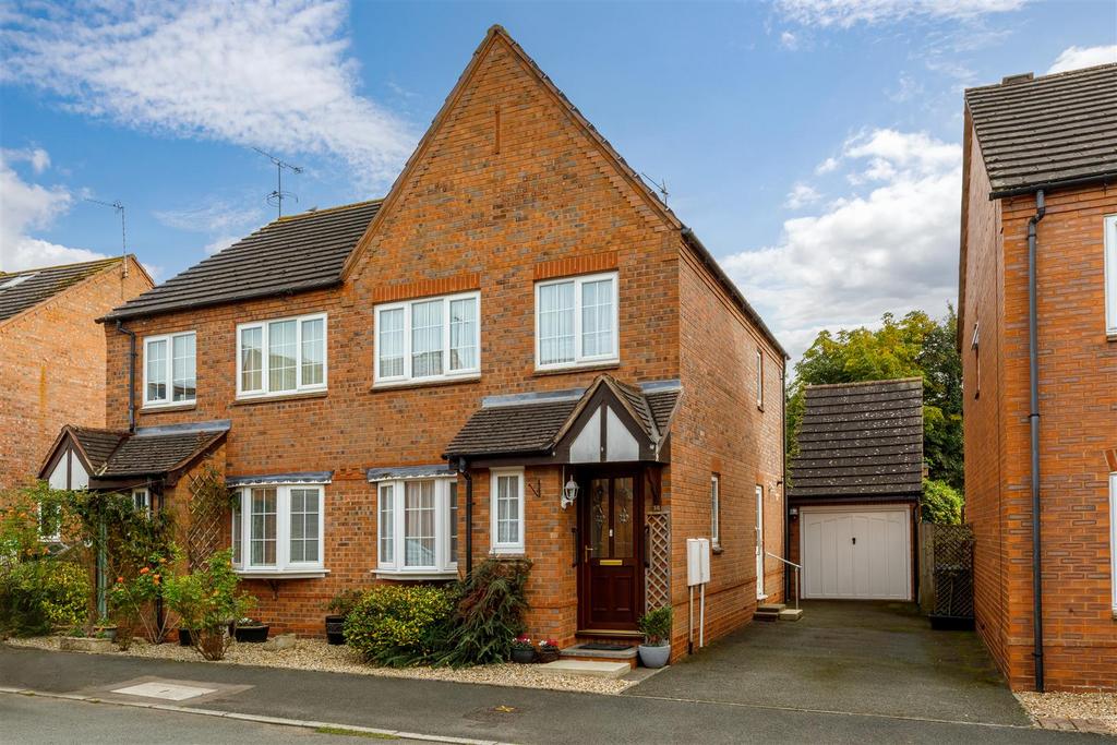 Chestnut Grove, Moreton Morrell, Warwick 2 bed semidetached house for
