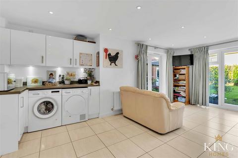 25 Shield Way, Bidford On Avon, Alcester, B50 4HA