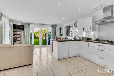 25 Shield Way, Bidford On Avon, Alcester, B50 4HA