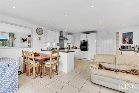 25 Shield Way, Bidford On Avon, Alcester, B50 4HA