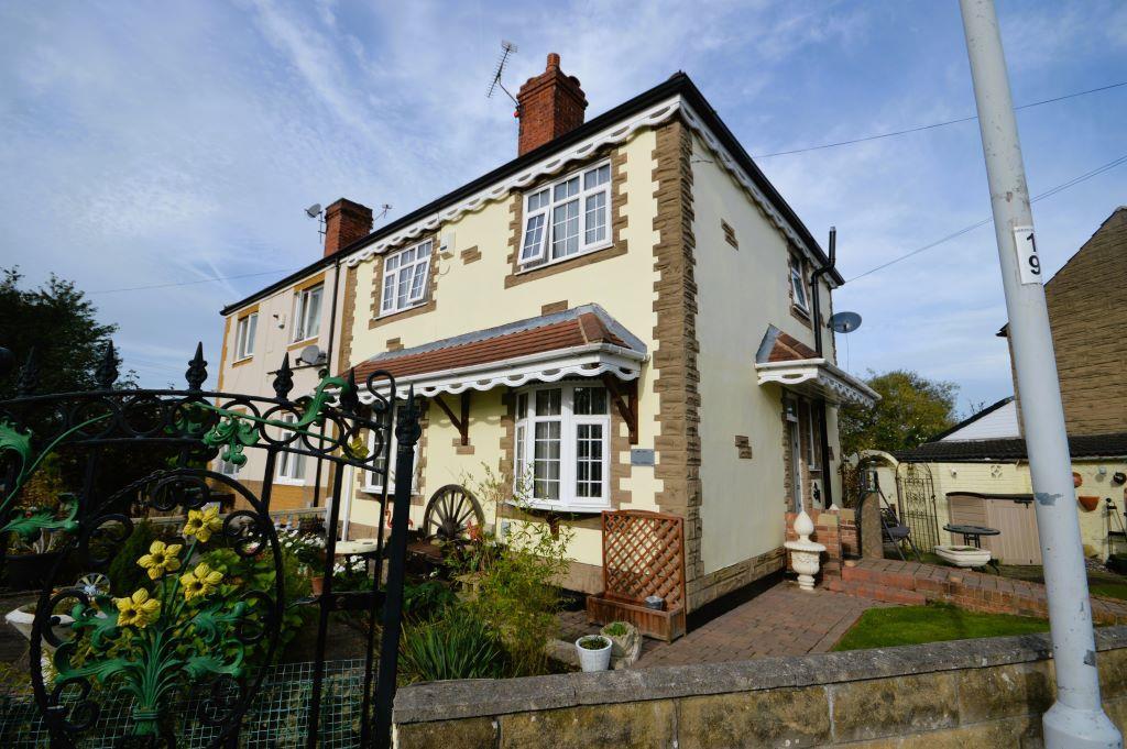 North Avenue, South Elmsall, Pontefract 3 bed semidetached house for