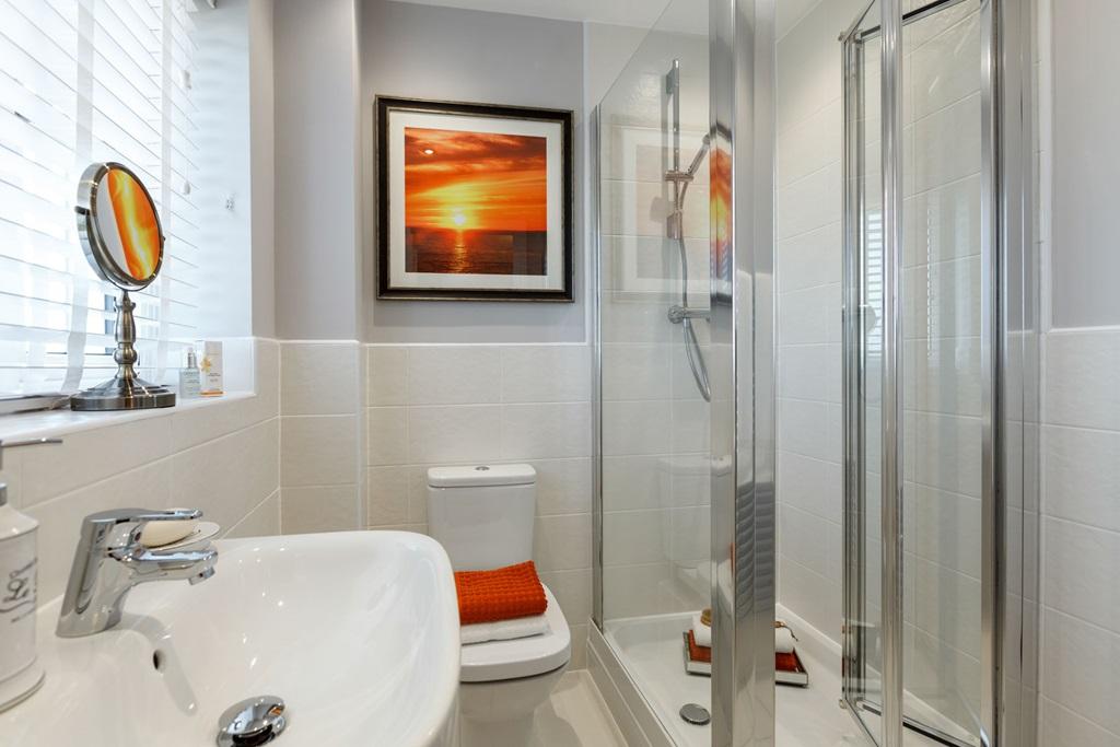 Modern en-suite shower room