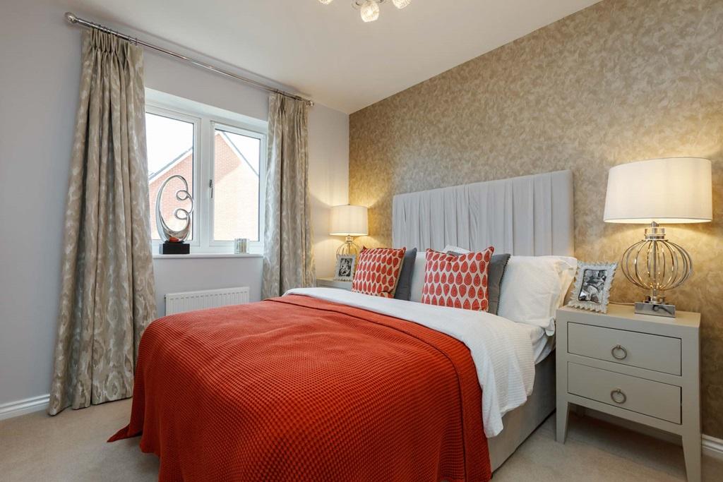 Second double bedroom overlooking the garden