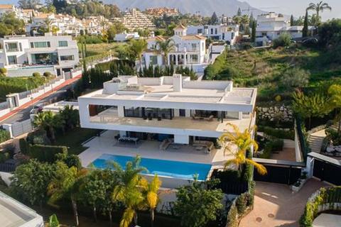 6 bedroom villa, Nueva Andalucia, Marbella, Malaga