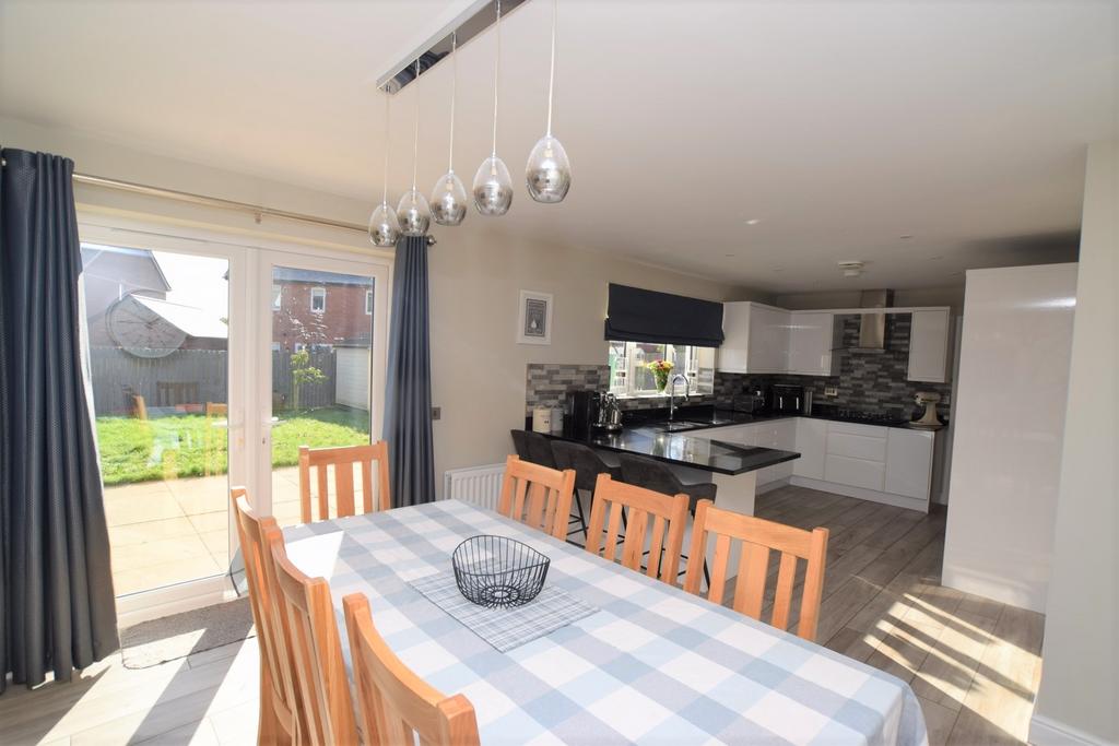 8 Carruthers Crescent, Dumfries, DG1 3 LF - Grieve