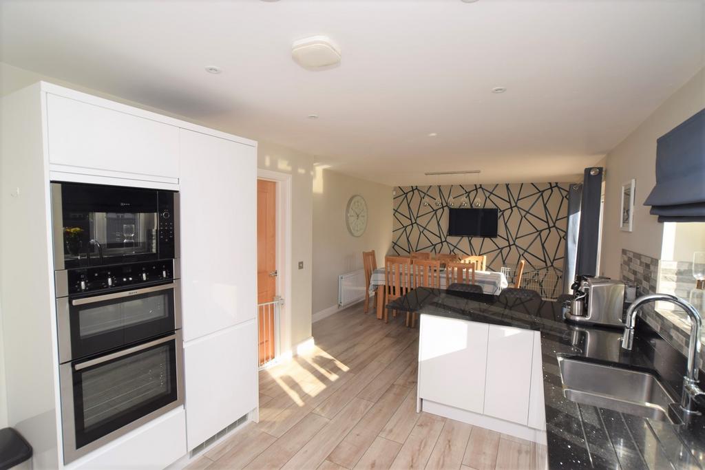 8 Carruthers Crescent, Dumfries, DG1 3 LF - Grieve