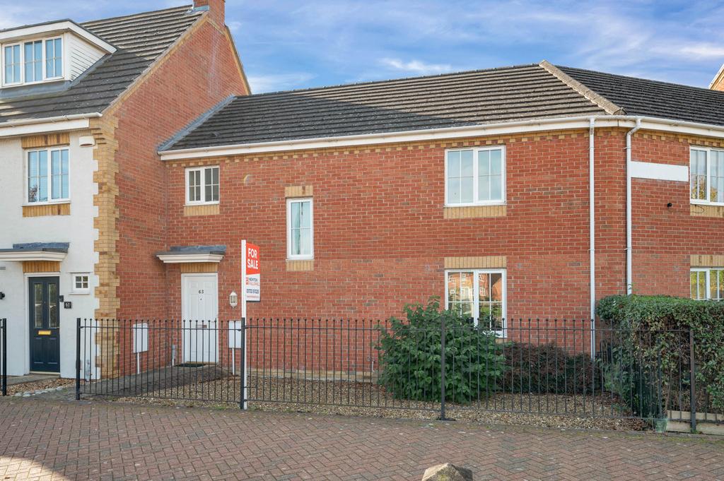 Vale Drive, Hampton Vale, Peterborough, PE7 3 bed terraced house for
