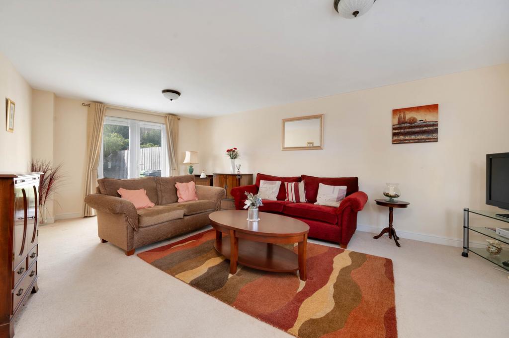 Vale Drive, Hampton Vale, Peterborough, PE7 3 bed terraced house for