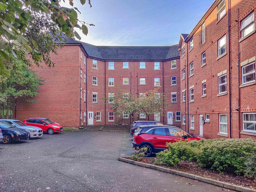 Trefoil Gardens, Amblecote... 2 bed apartment £825 pcm (£190 pw)