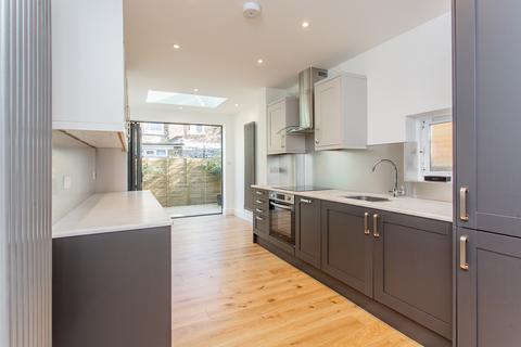 3 bedroom terraced house for sale, Portelet Road, Stepney Green, E1