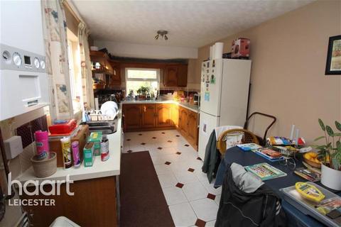 4 bedroom semi-detached house to rent, Sports Road, Glenfield