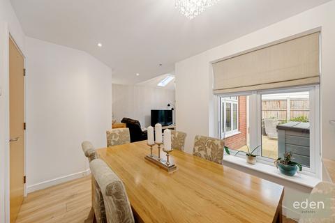 4 bedroom detached house for sale - Willow Close, Snodland, ME6