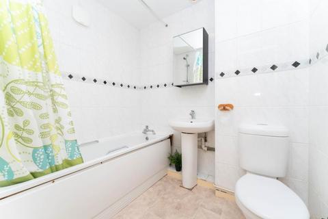48 Cheriton Close, London, W5 1TR