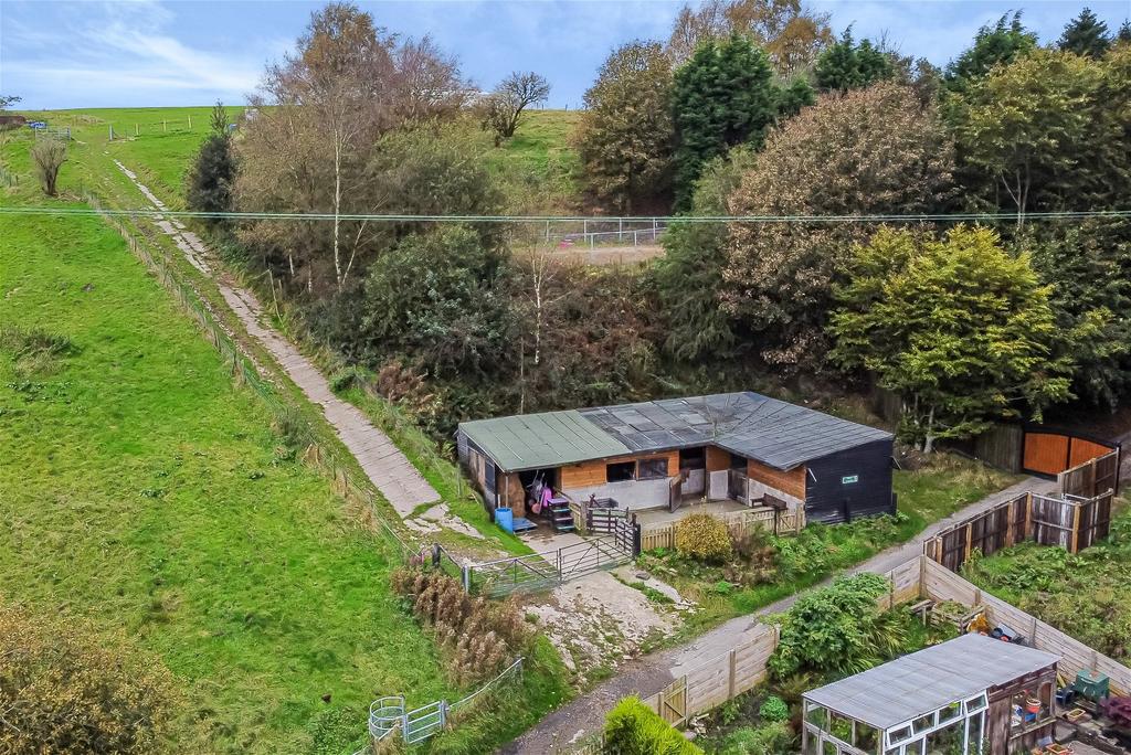 Alma Place, Accrington, BB5 2RR 3 bed equestrian property for sale £