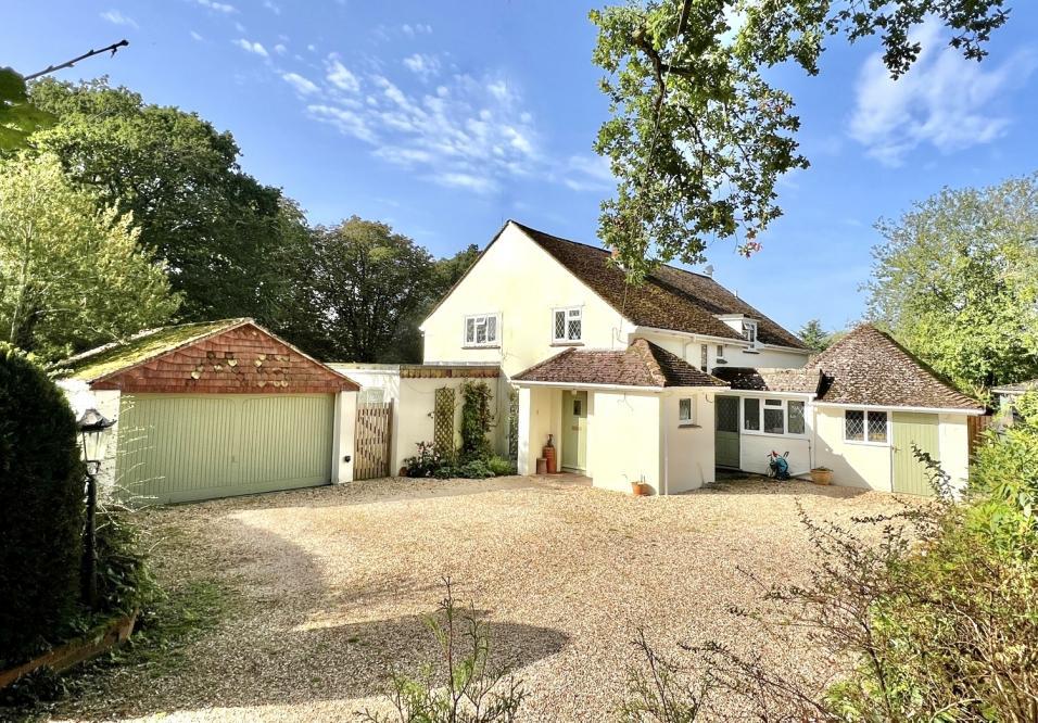 Barrack Lane, Crow Hill, Ringwood, BH24 3ES 4 bed detached house for