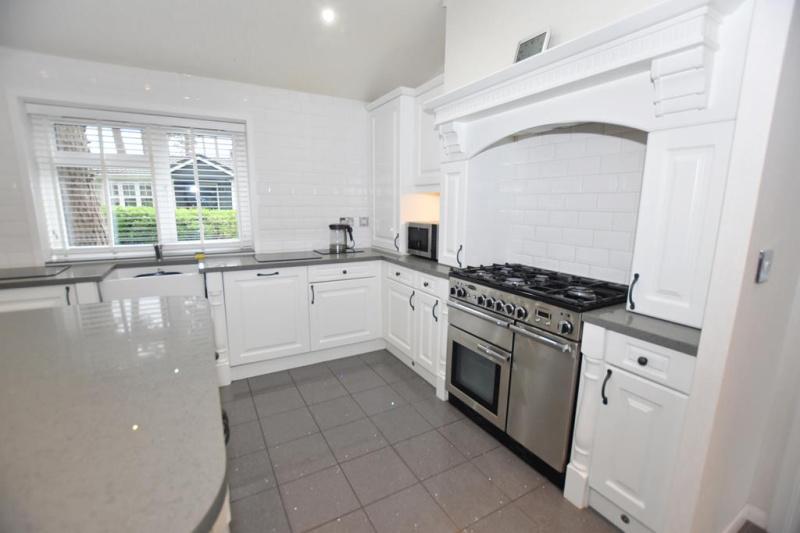 Lone Pine Park Lone Pine Drive BH22 8ND 2 bed park home for sale £299,950