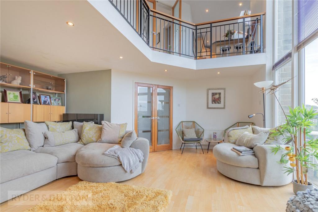 Long Ridge, Brighouse, West Yorkshire, HD6 4 bed detached house £400,000