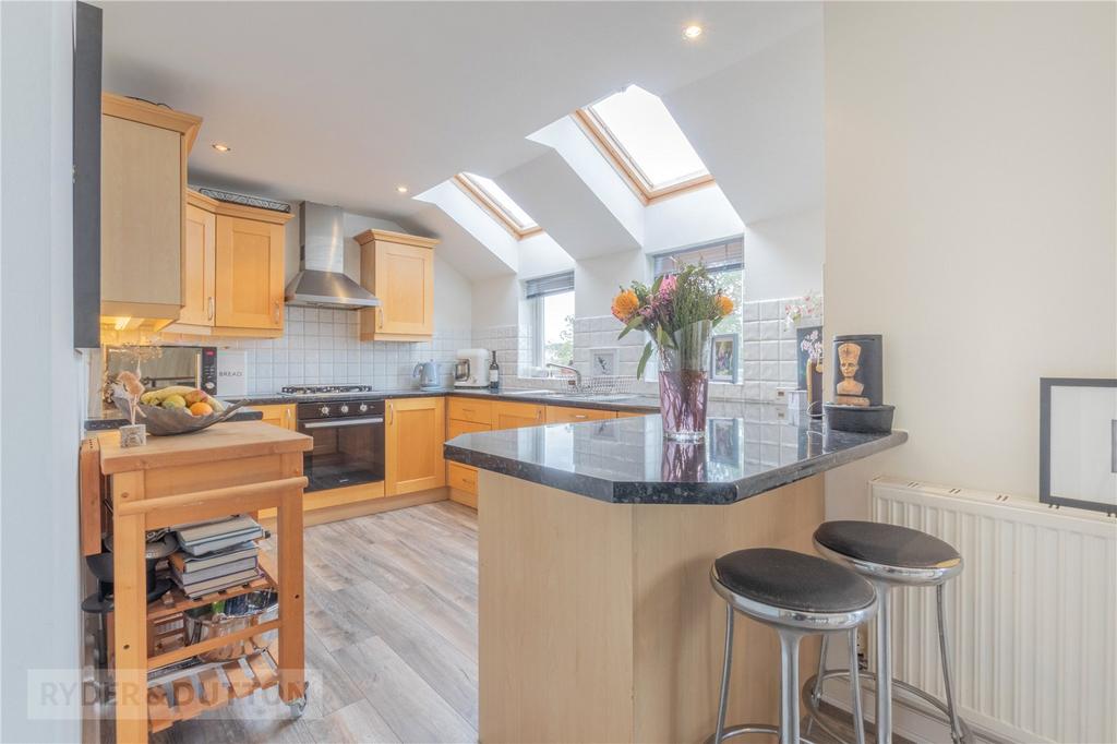 Long Ridge, Brighouse, West Yorkshire, HD6 4 bed detached house £400,000