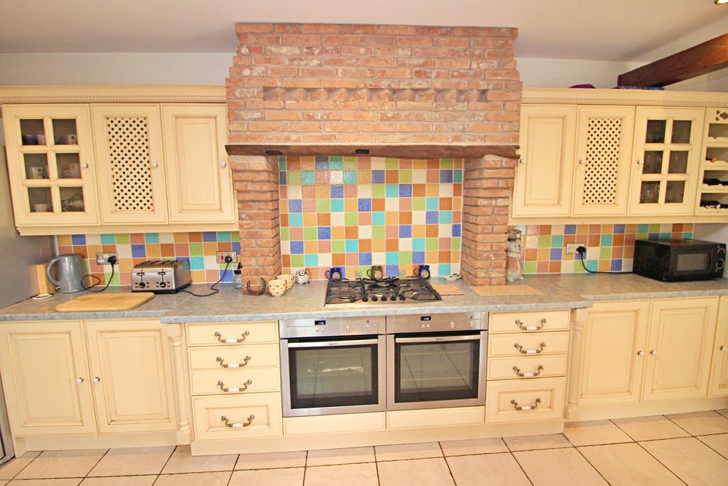 Double Oven &amp; Hob Detail