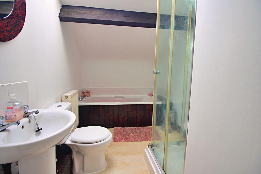 En-Suite To Master Bed