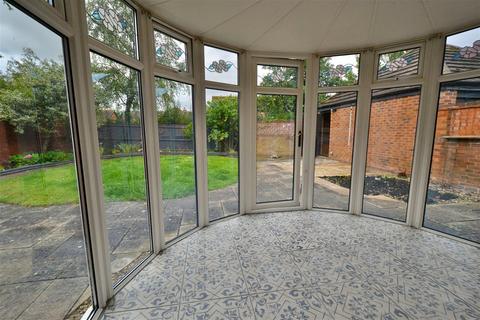 1 Andrews Drive, Evesham, WR11 2JN