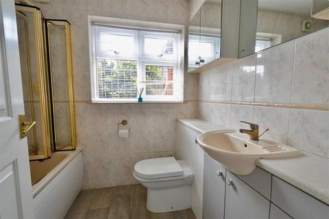 1 Andrews Drive, Evesham, WR11 2JN