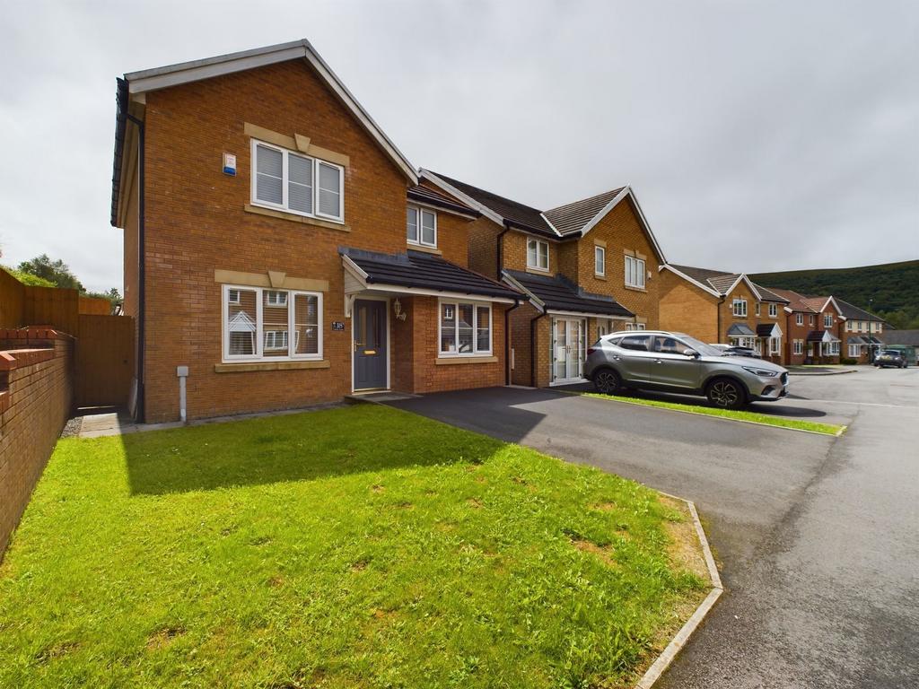 Larch Lane, Tredegar, NP22 3 bed detached house £325,000