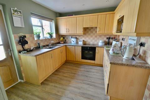 3 bedroom end of terrace house for sale - Chestnut Close, Hampton, Evesham, WR11 2PA