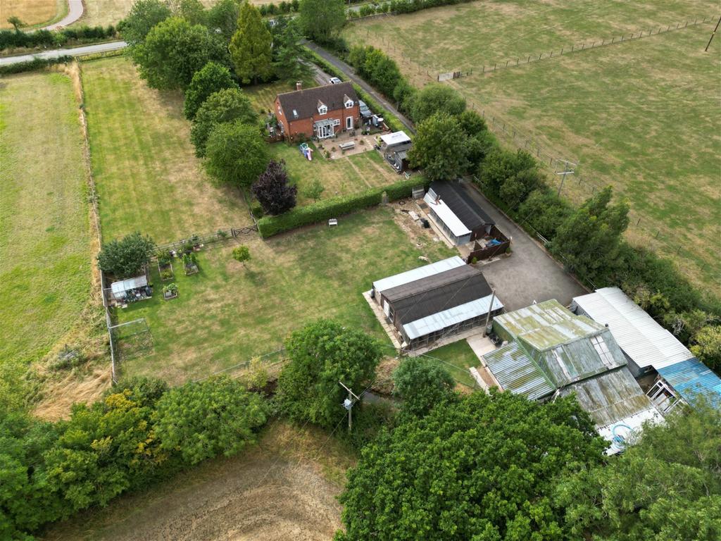 Willersey Road, Badsey, Evesham, WR11 7HE 3 bed detached house for sale
