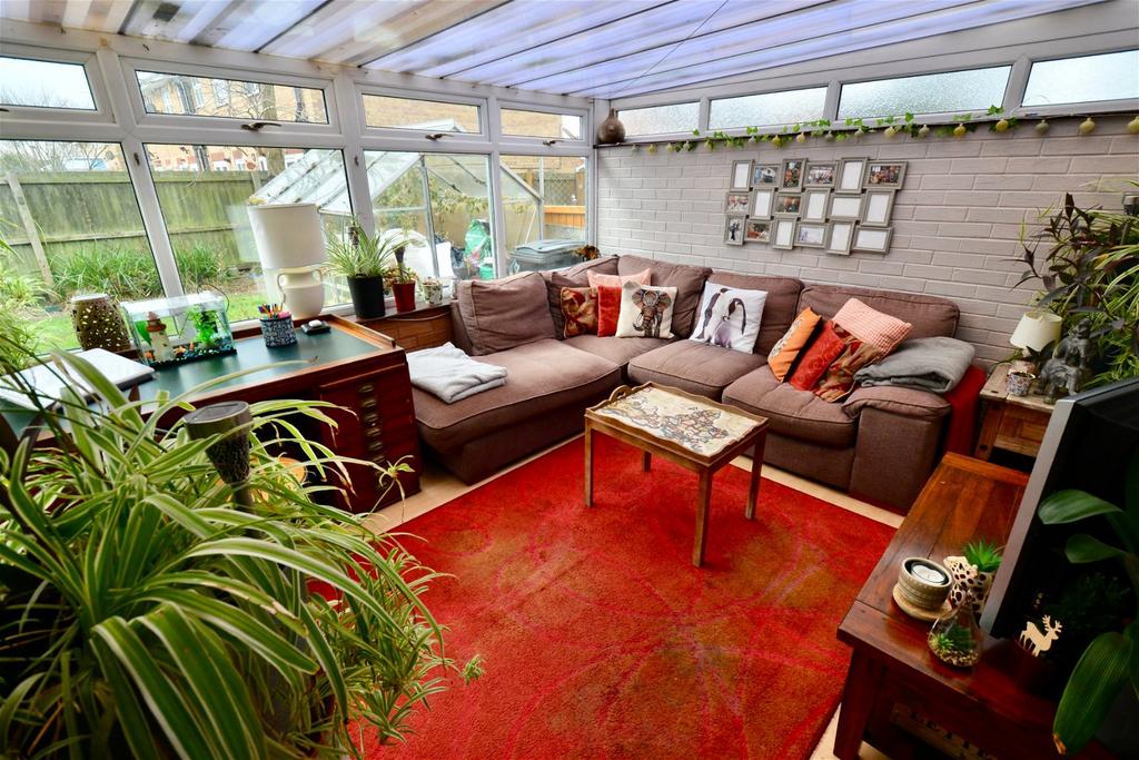 Larkspur Drive, Evesham, WR11 2NQ 3 bed semidetached house for sale