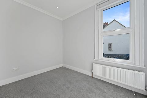 4 bedroom flat to rent, Dawes Road, London SW6