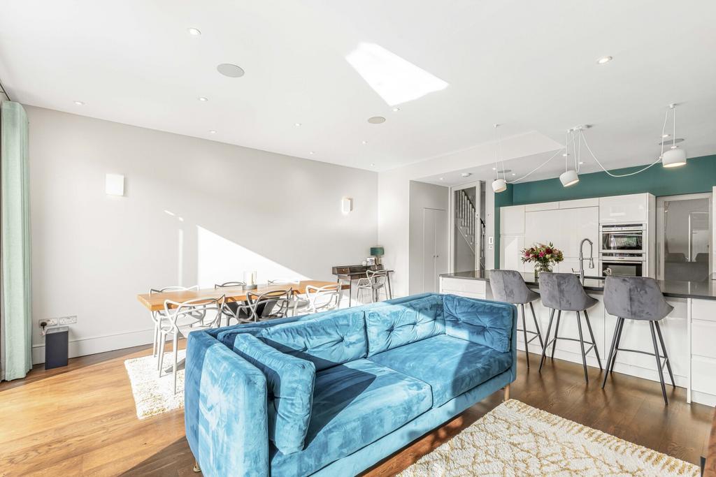 Kitchen/Dining Area