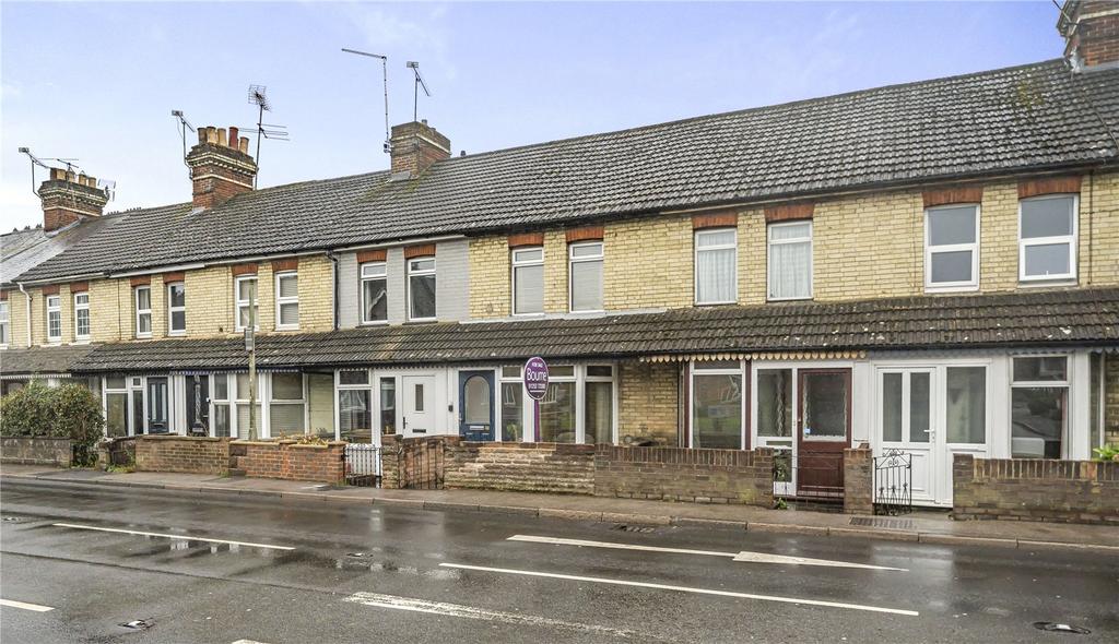 Wrecclesham Road, Farnham, Surrey, GU9 2 bed terraced house for sale